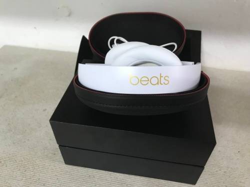 BRAND NEW BOXED Apple Beats Studio3 Wireless Over Ear Headphones - White